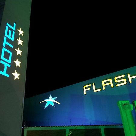 Flash Motel (Adults Only) เซาวีเซนจิ ภายนอก รูปภาพ